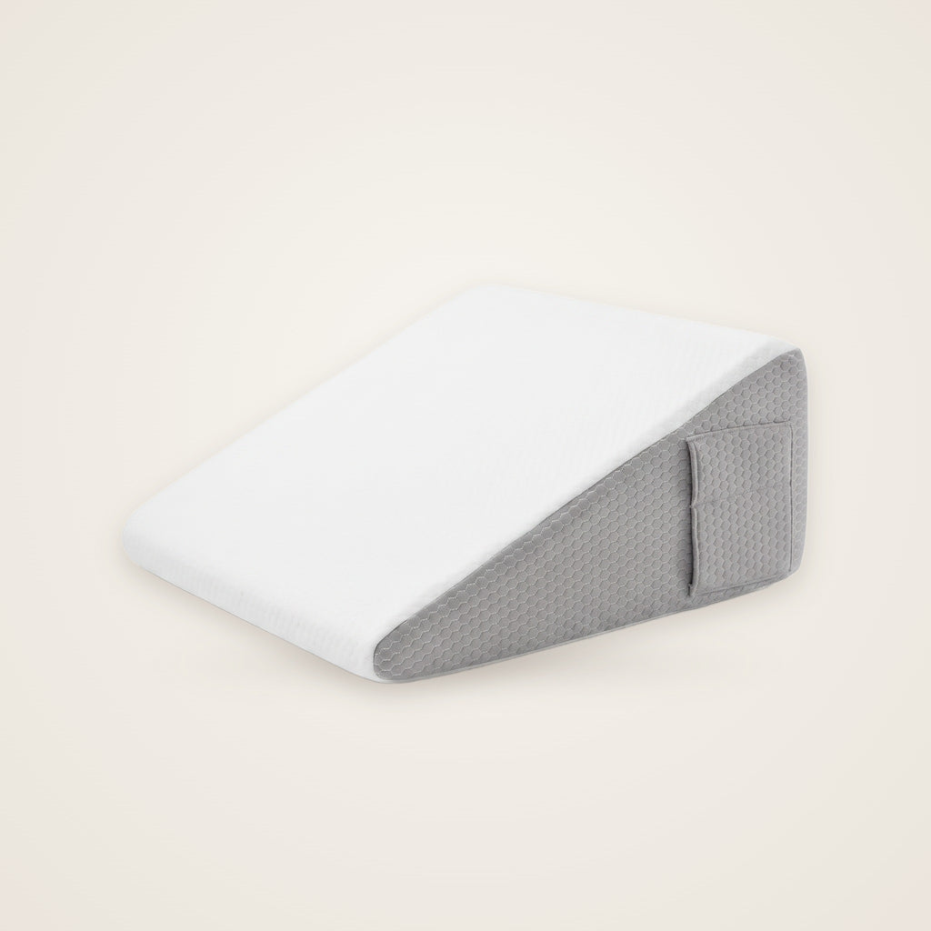 Coussin triangle de lecture Posturly – photo studio