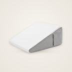 Coussin triangle de lecture Posturly – photo studio